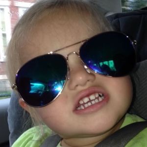 Meet your Posher, Caroline